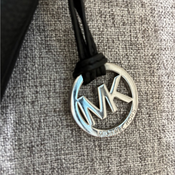 Michael Kors black leather crossbody - Picture 4 of 8